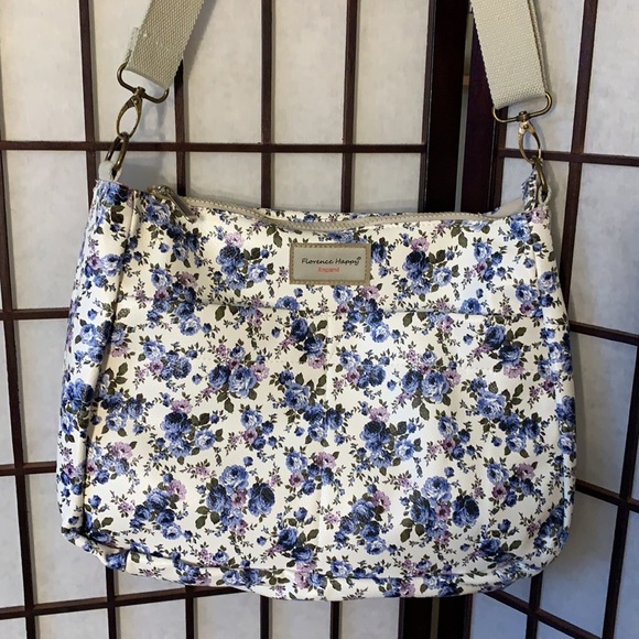 Florence Happy Reversible Messenger Bag - Picture 2 of 11